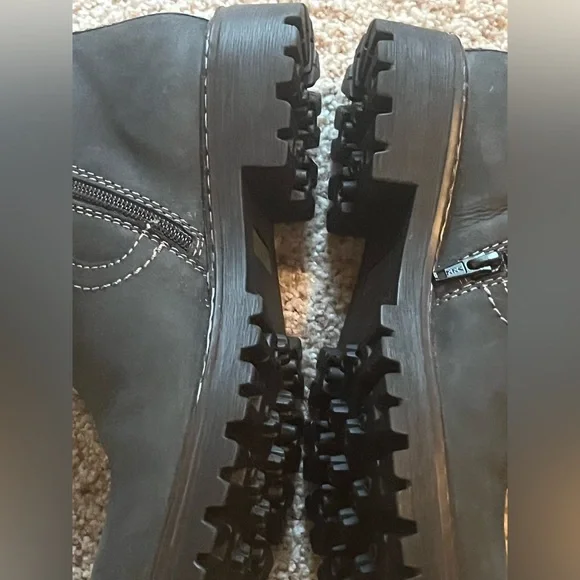 New Josef Seibel Dark Black Suede Leather Boot With Side Zipper, Never worn. 38 - Picture 9 of 12